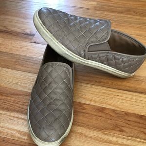 Steven Madden Slip Ons Tan